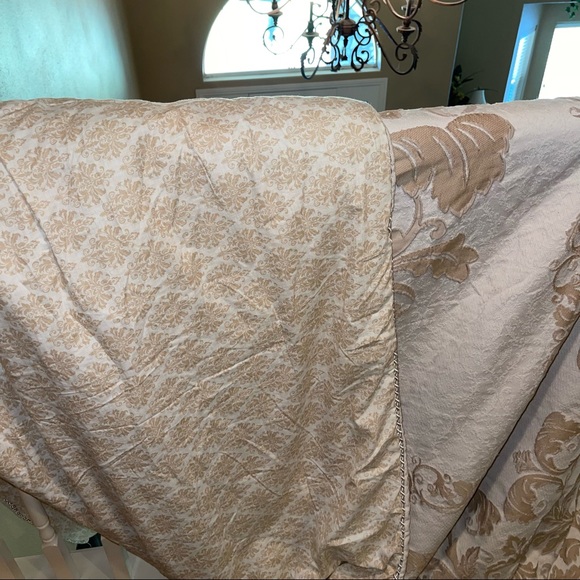 King Croscill comforter great used condition smoke free home - Picture 2 of 5